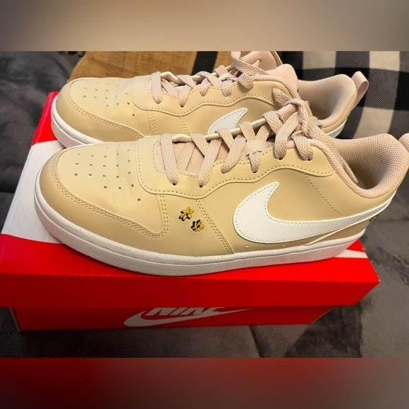 Nike Court Borough Low Recraft SE Embroidered Floral FZ3136-100 Big Kids Neutral - Picture 1 of 5